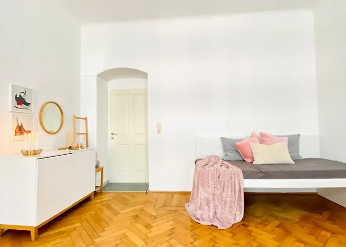 Affordable In Villa, With Garden & Parking וינה