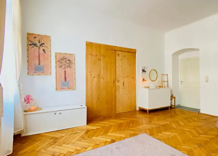 Affordable In Villa, With Garden & Parking * וינה