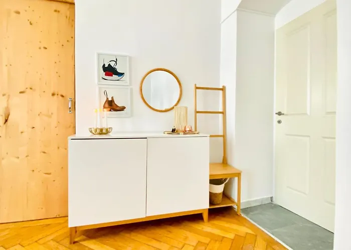 Affordable In Villa, With Garden & Parking * וינה