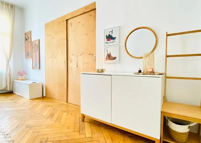 Affordable In Villa, With Garden & Parking * וינה