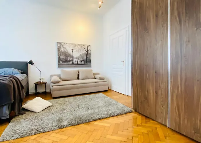 Affordable In Villa, With Garden & Parking *