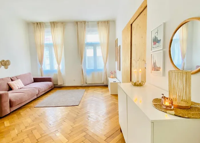 Affordable In Villa, With Garden & Parking * וינה