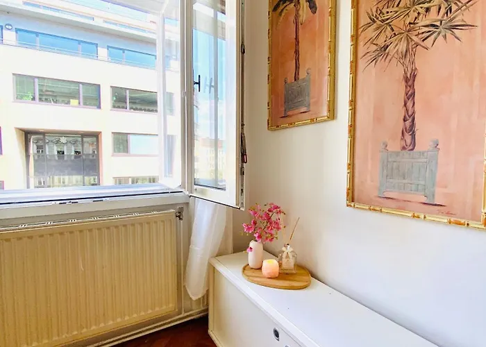 Affordable In Villa, With Garden & Parking * וינה