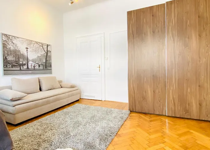 Affordable In Villa, With Garden & Parking * וינה