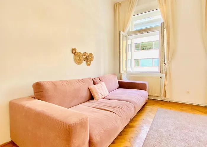 Affordable In Villa, With Garden & Parking דירה