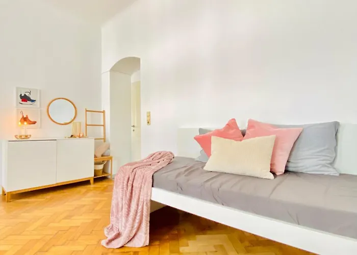 דירה Affordable In Villa, With Garden & Parking