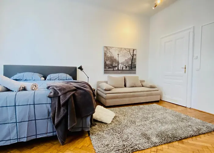 Affordable In Villa, With Garden & Parking דירה וינה