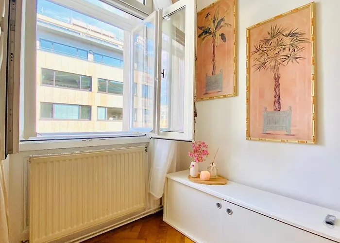 Affordable In Villa, With Garden & Parking וינה