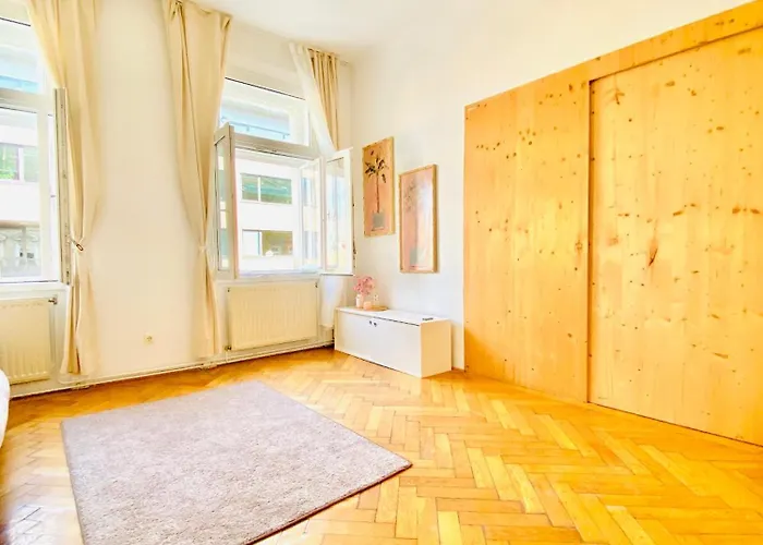 דירה Affordable In Villa, With Garden & Parking *