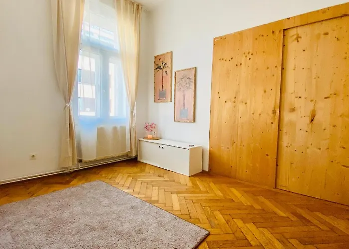 דירה Affordable In Villa, With Garden & Parking
