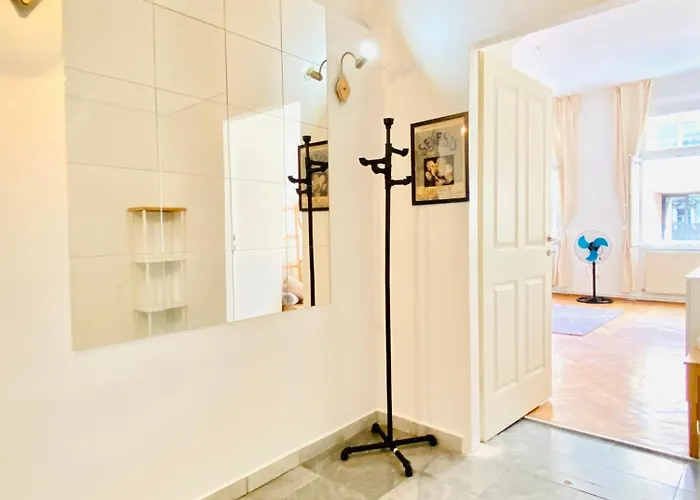 Affordable In Villa, With Garden & Parking דירה וינה
