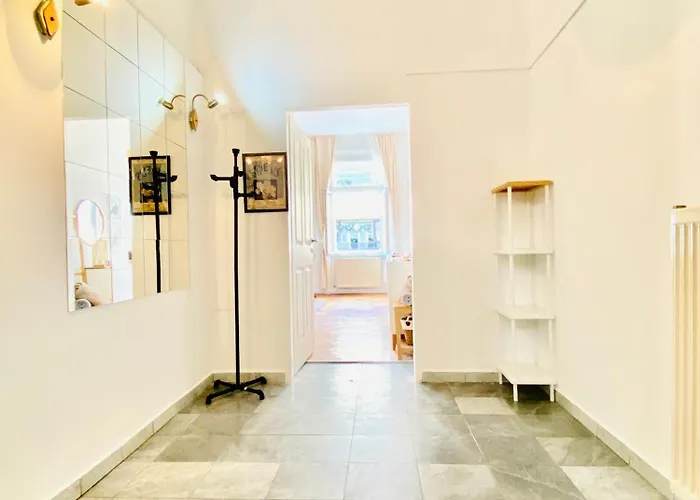 דירה Affordable In Villa, With Garden & Parking *
